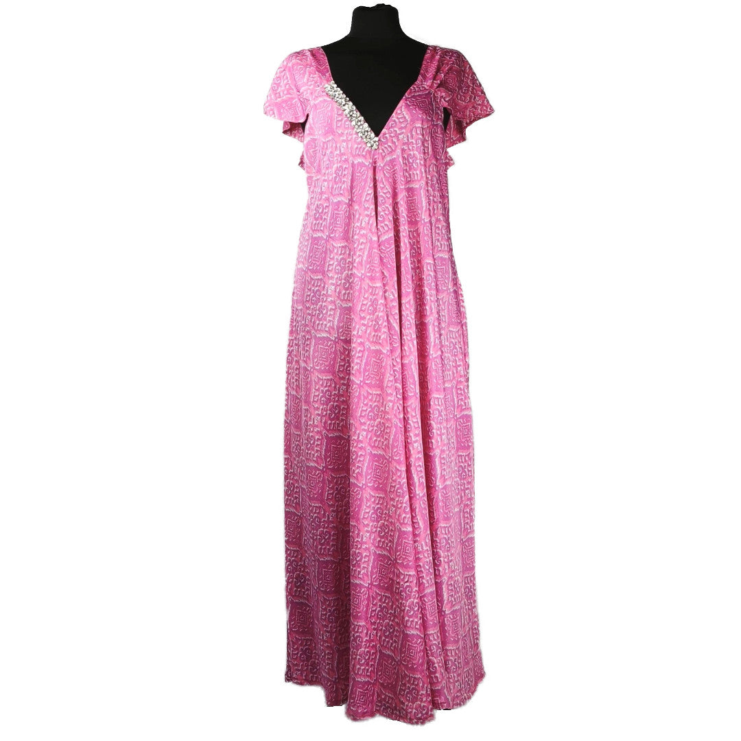 Abito Lungo in Satin Rosa con Cristalli Swarovski e Maniche a Farfalla