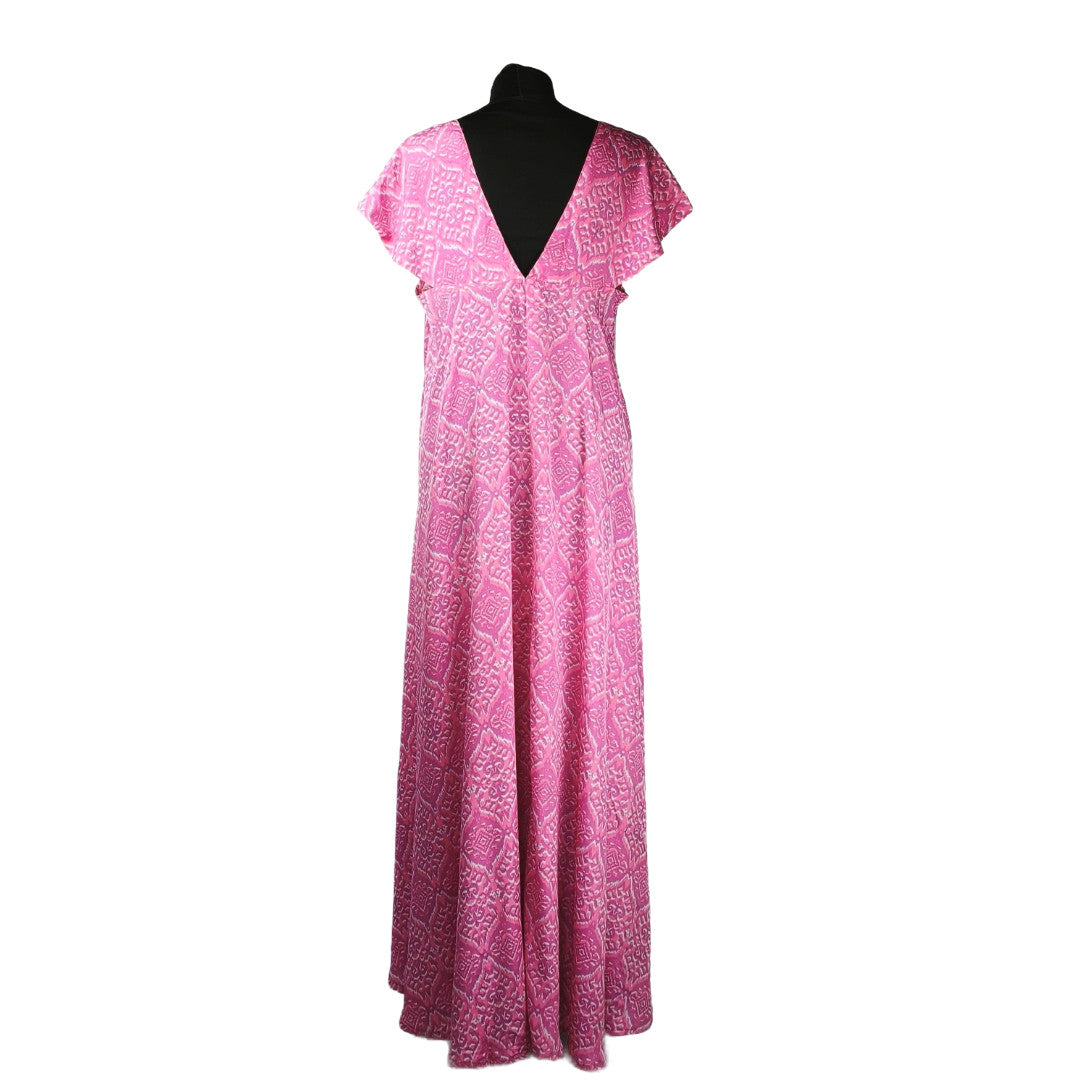 Abito Lungo in Satin Rosa con Cristalli Swarovski e Maniche a Farfalla